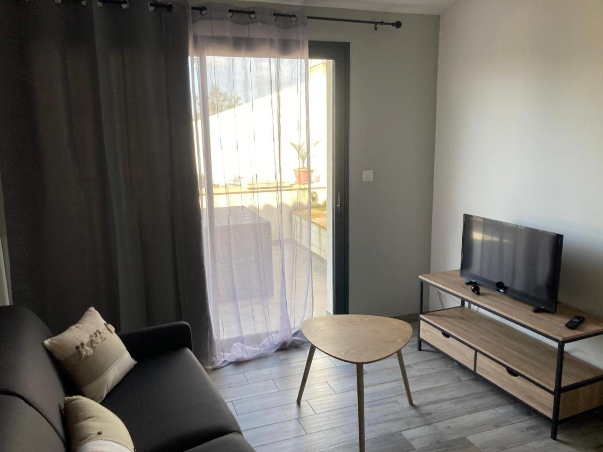 Studio Meuble Du Bourg Puymiclan Dış mekan fotoğraf